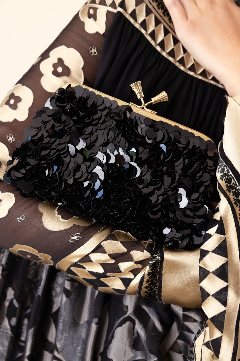 Maud Tassel Clutch - Anthracite
